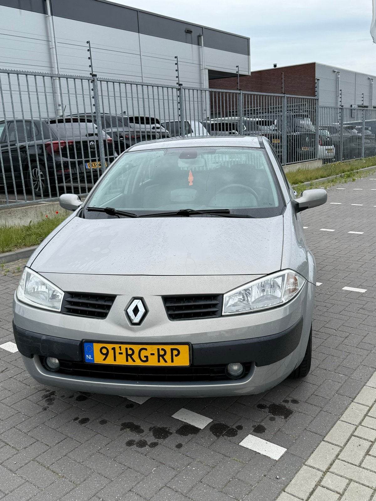Renault Mégane 1.6 16V 2005 Beige., Auto's, Voorwielaandrijving, 625 kg, 4 cilinders, Origineel Nederlands