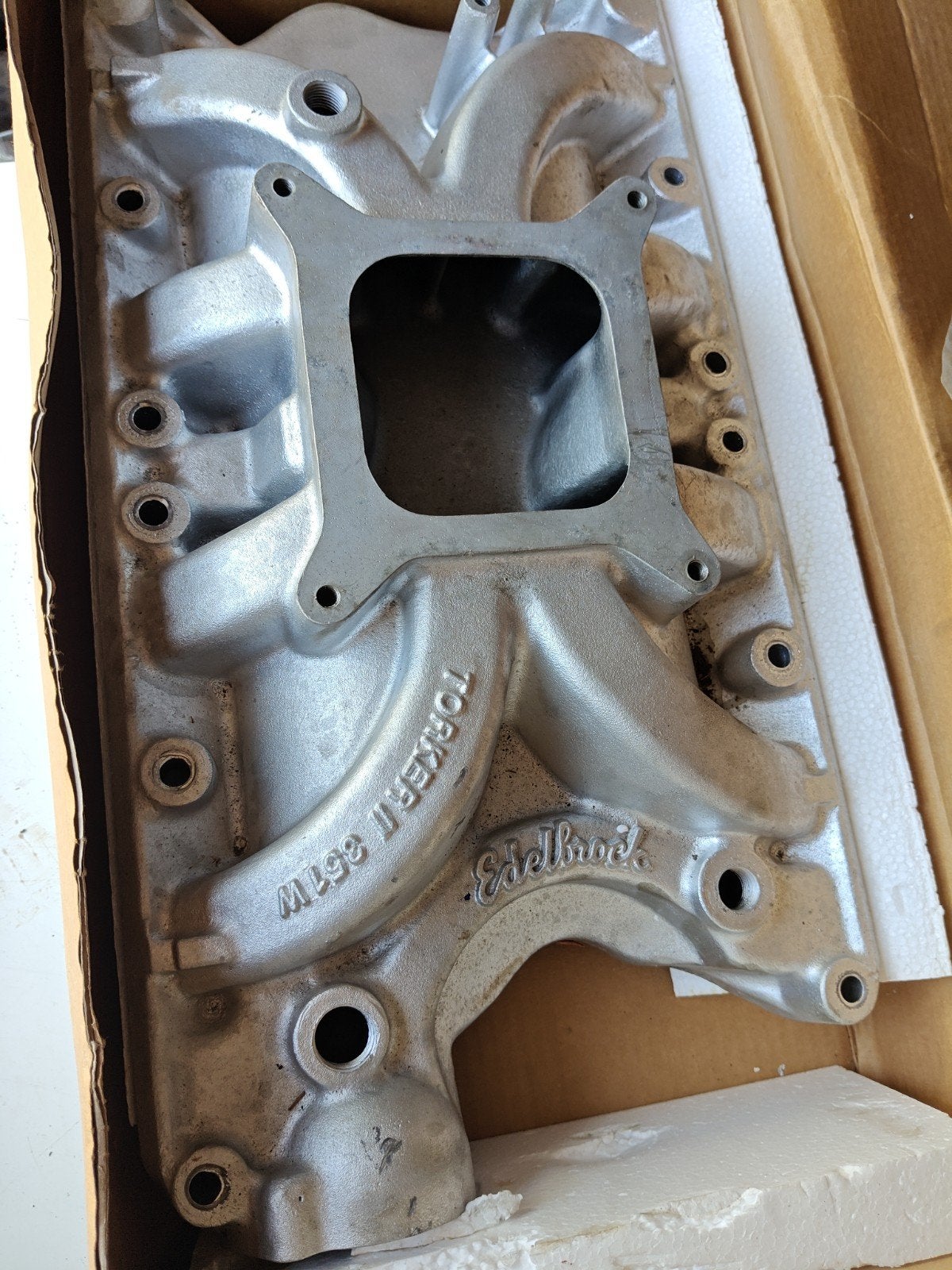 Edelbrock Torker II 351W inlaatspruitstuk, Ophalen, Gebruikt, Amerikaanse onderdelen
