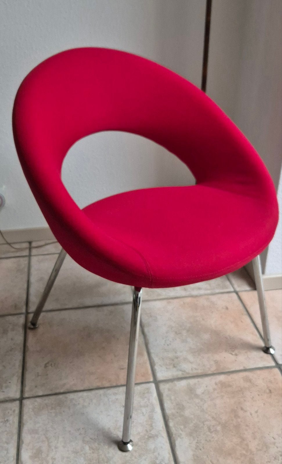 ARTIFORT 4 Nina eetkamerstoelen izgst
in stof Rood, Huis en Inrichting, Stoelen, Ophalen, Leolux rolf benz montis gelderland stijl