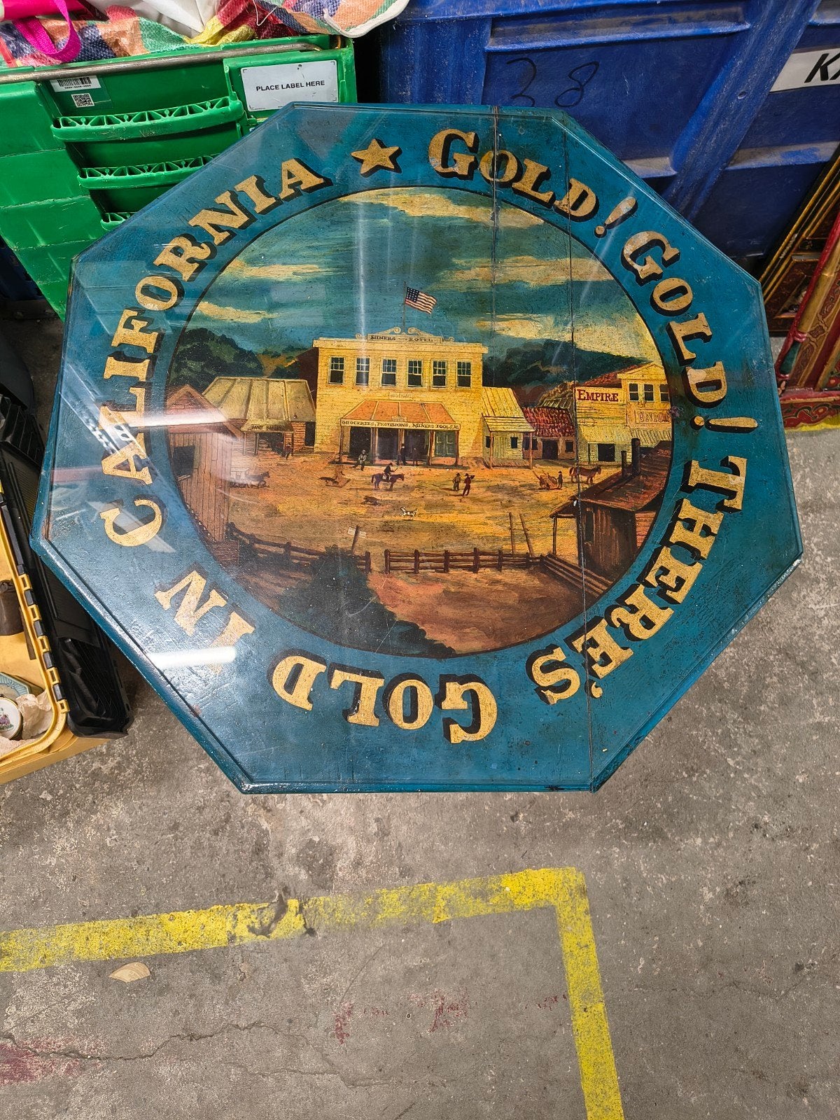 bijzet tafel beschilderd decor gold in california, Ophalen