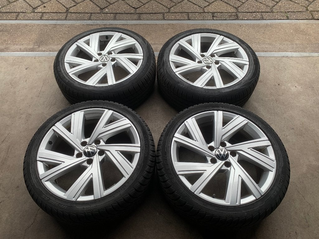 VW GOLF 5/6/7/8 CADDY BERGAMO VELGEN + 4S BANDEN 225 45 18, 18 inch, Gebruikt, ., Banden en Velgen