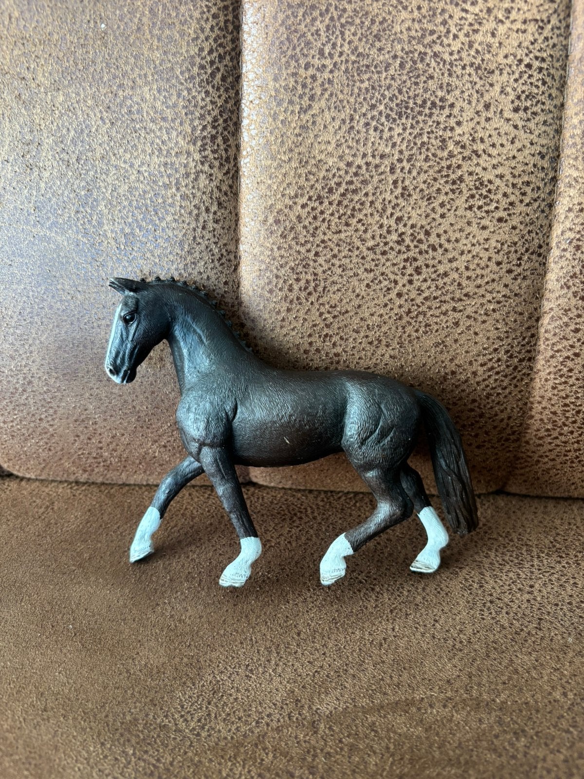 Schleich Hannover merrie zwart 13927, Ophalen of Verzenden, Zo goed als nieuw, Paard, Beeldje of Figuurtje