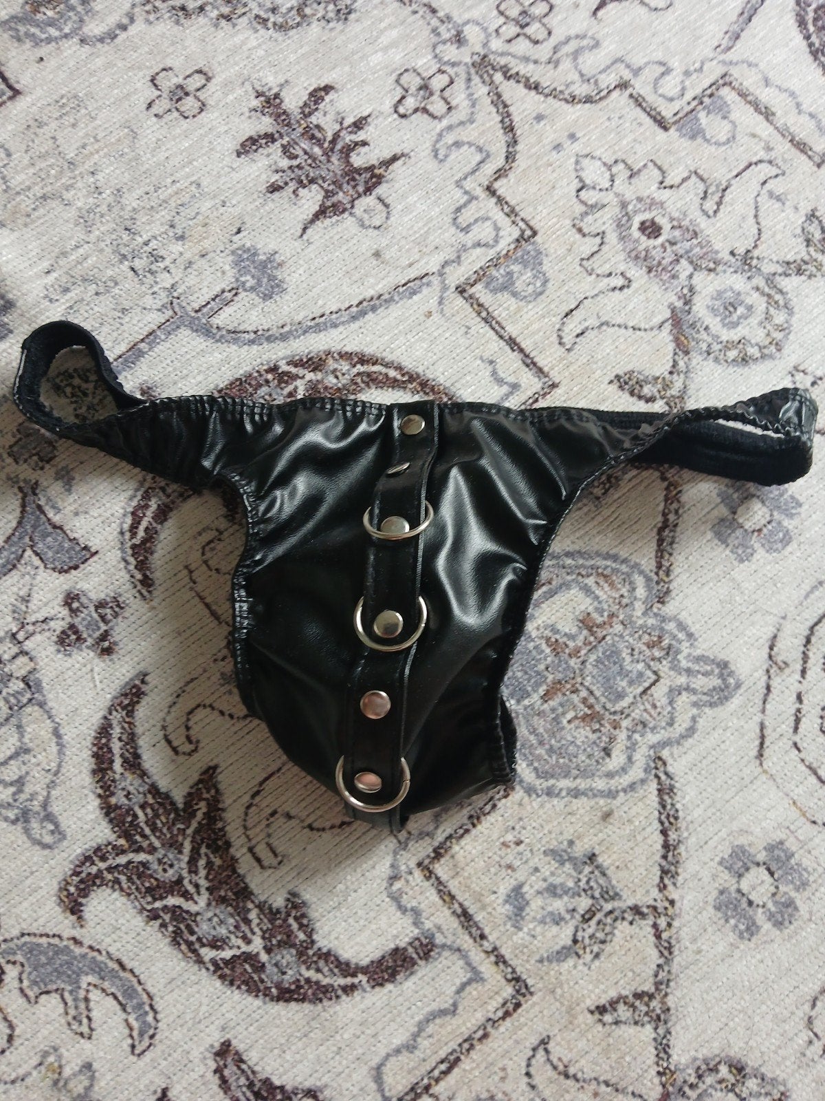 Zwarte String met Ringen en Drukknopen maat l, Ophalen of Verzenden, Zwart