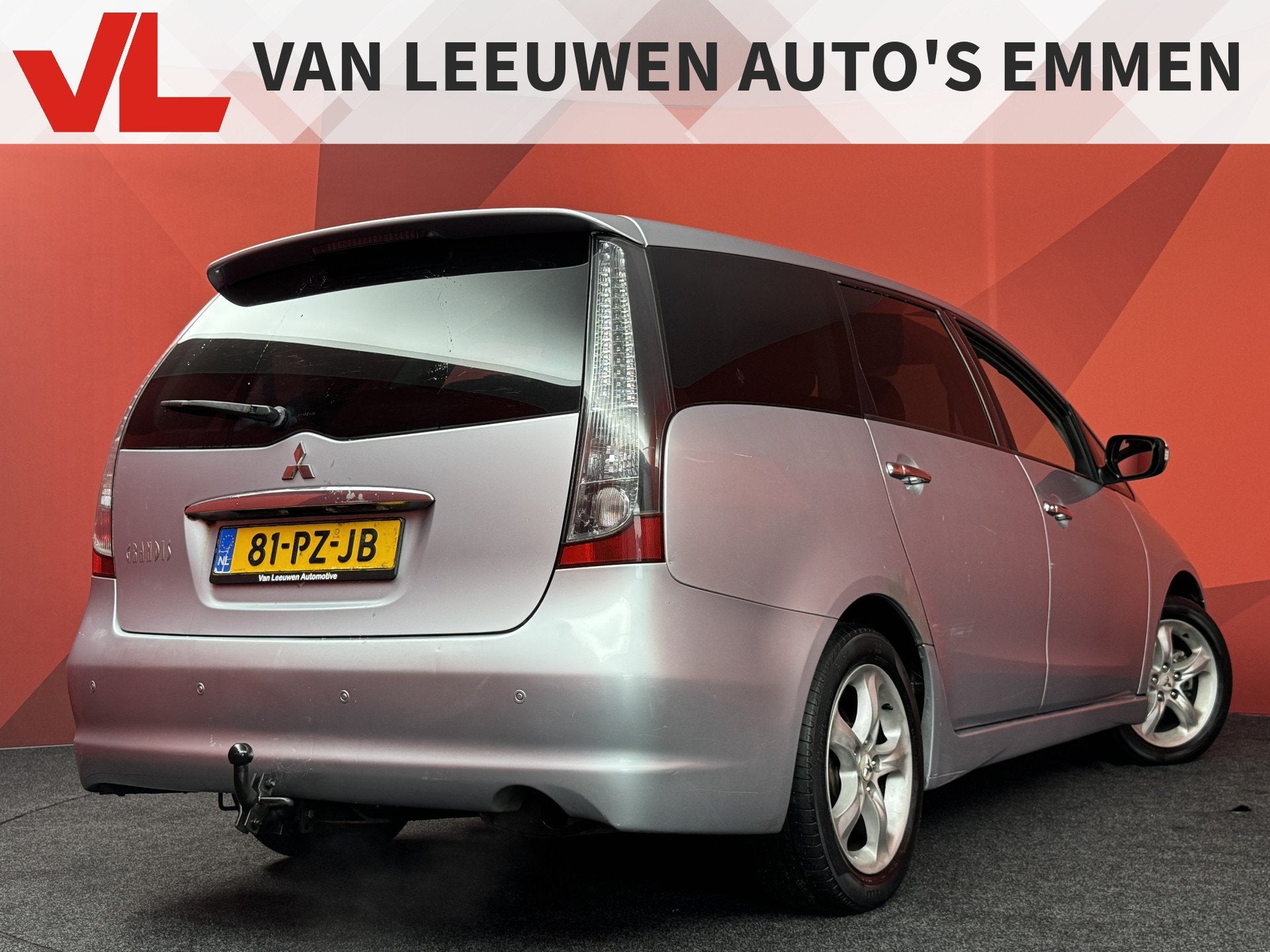 Mitsubishi Grandis 2.4-16V Intense | APK 17-08-2027 | Inruil, Auto's, Verwarmde buitenspiegels, Stof, Zwart, 7 stoelen