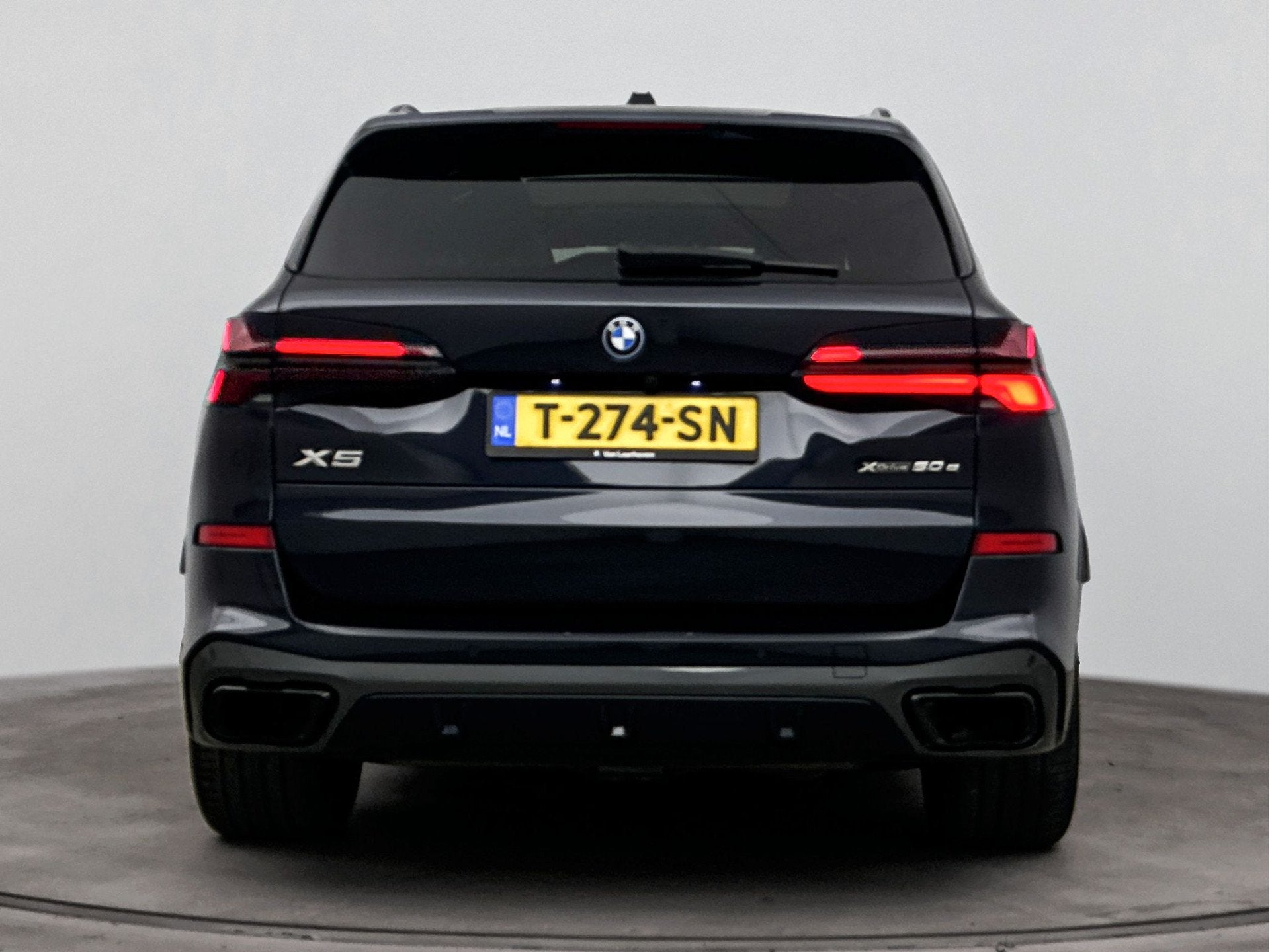 BMW X5 xDrive50e M Sport Automaat / Panoramadak / Comfortsto, Dealer onderhouden, Gebruikt, 2395 kg, Met garantie (alle)
