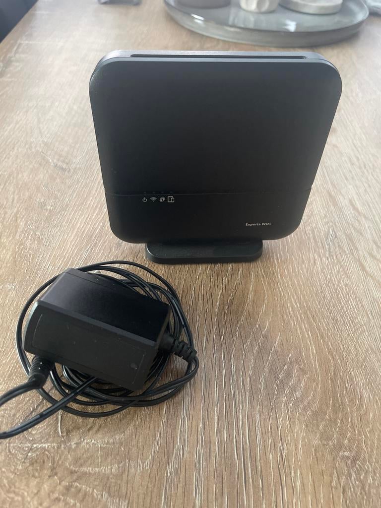 KPN Experia WiFi Router met Adapter, Ophalen of Verzenden, Gebruikt, Router