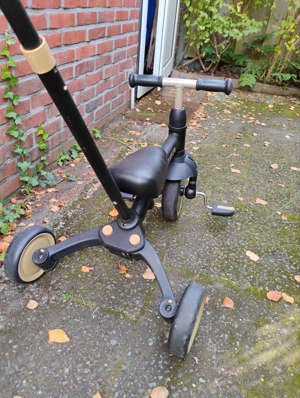 Foto 3 van Q Play Stager 4-in-1 loopfiets/driewieler zwart/goud