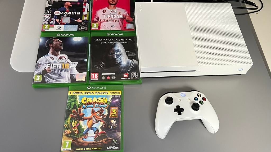 Xbox One S Bundel | 6 Top Games incl. Crash Bandicoot & FIFA, 500 GB, Xbox One S, Ophalen of Verzenden, Zo goed als nieuw