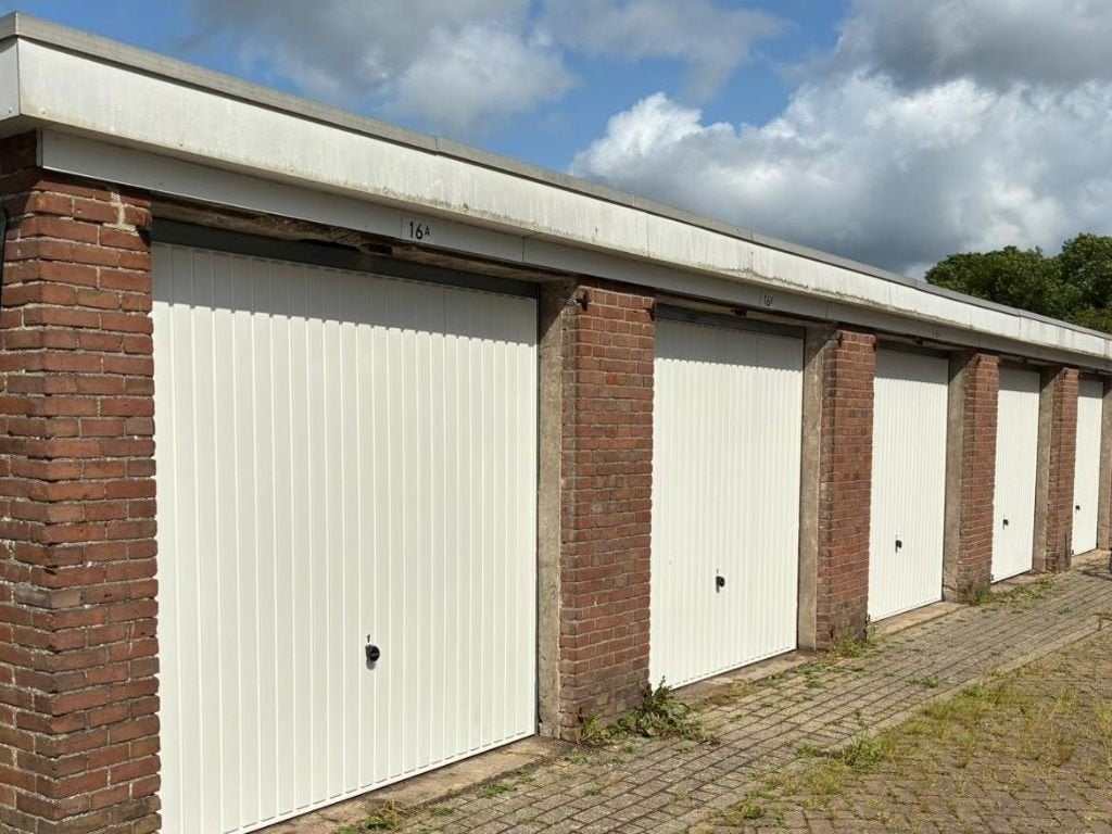 Te huur garagebox /opslag / stalling | Zernikestraat Assen