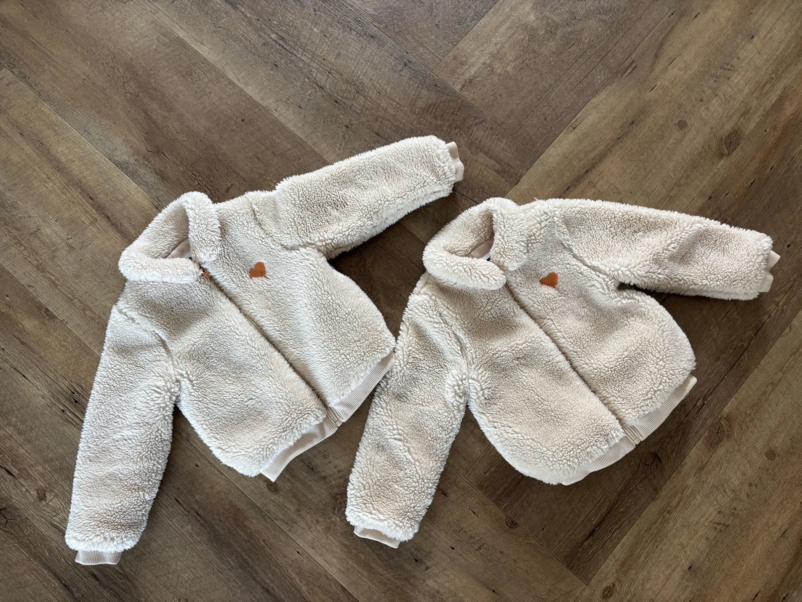 2x Teddy jasjes maat 104 - Ideaal voor tweeling!, Ophalen of Verzenden, Zo goed als nieuw, Kleding