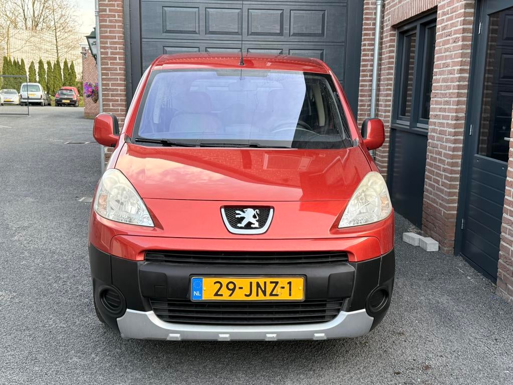 Peugeot Partner 1.6 16V 80KW Tepee 2009 Rood LPG, Auto's, Peugeot, Bedrijf, Partner, Centrale vergrendeling, Mistlampen, Schuifdeur