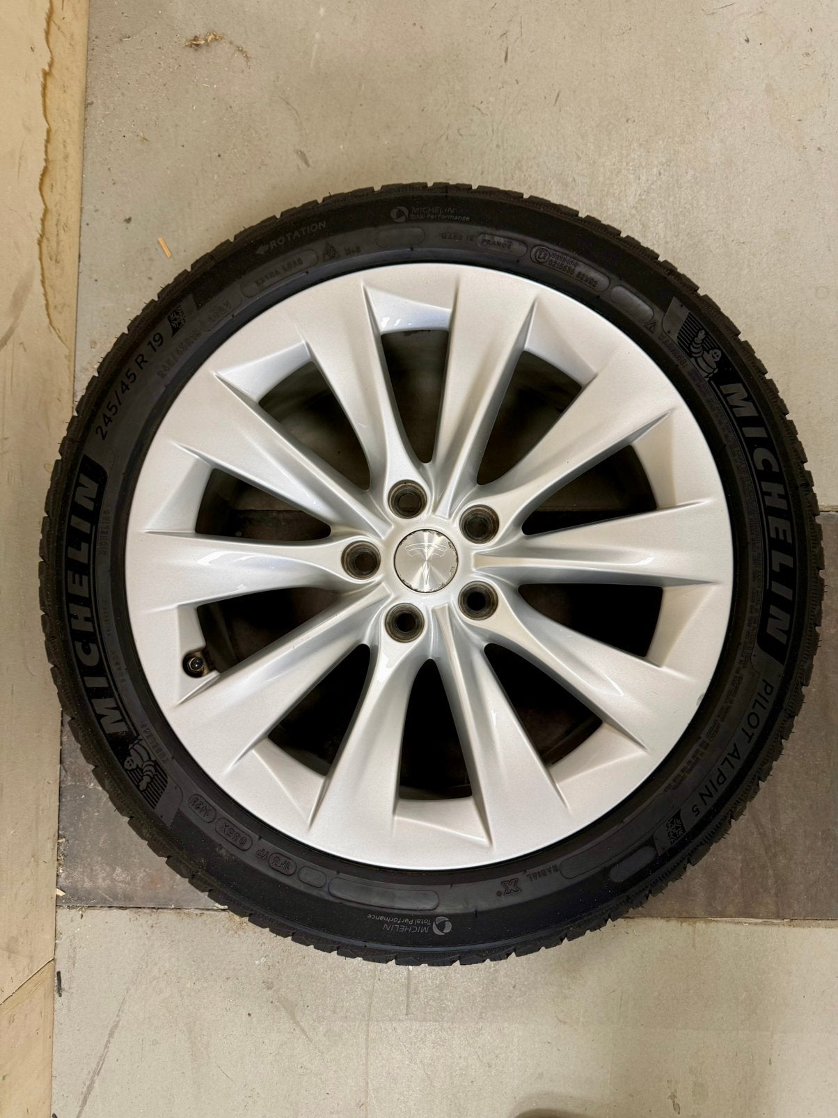 Tesla model S winterbanden velgen set origineel Tesla, 19 inch, Banden en Velgen, Personenwagen, Gebruikt