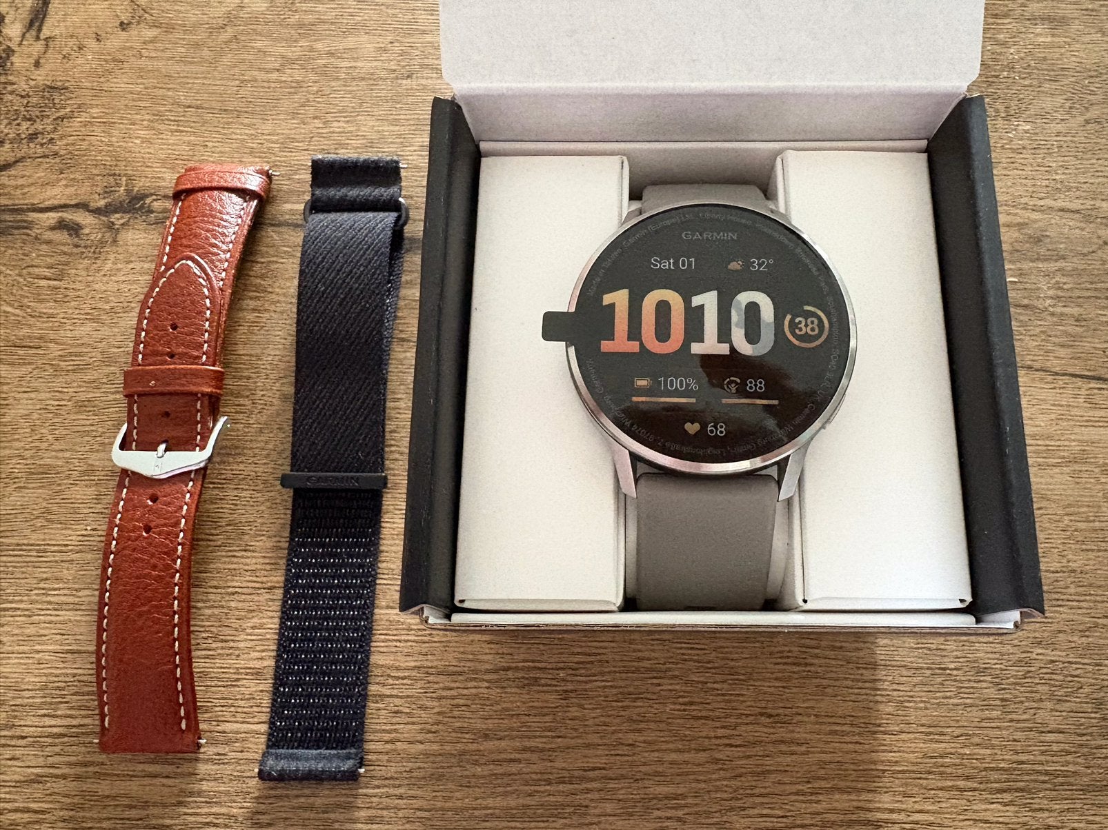 Garmin Venu 4 - 45mm met 3 bandjes, Sieraden, Tassen en Uiterlijk, Smartwatches, Zo goed als nieuw, Android, Grijs, Afstand, Calorieverbanding