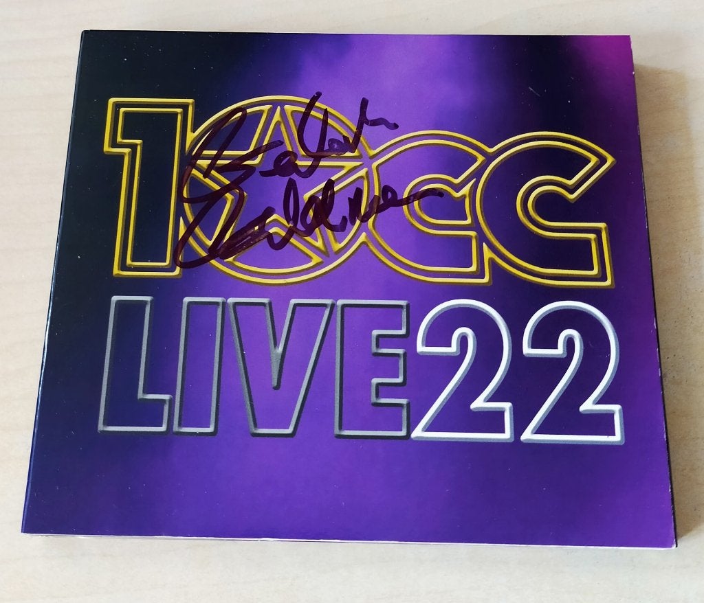10CC - Live22 2CD 2022 Gesigneerd Graham Gouldman