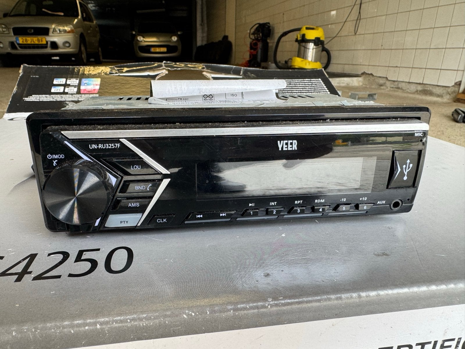 Veer UN-RU3257F Autoradio met USB en AUX, Ophalen of Verzenden, Gebruikt