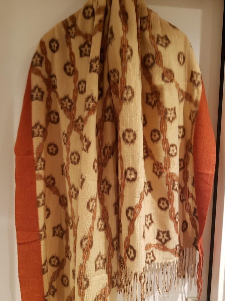 Mooie sjaal, Ophalen of Verzenden, Zo goed als nieuw, Maat 46/48 (XL) of groter, Sjaal