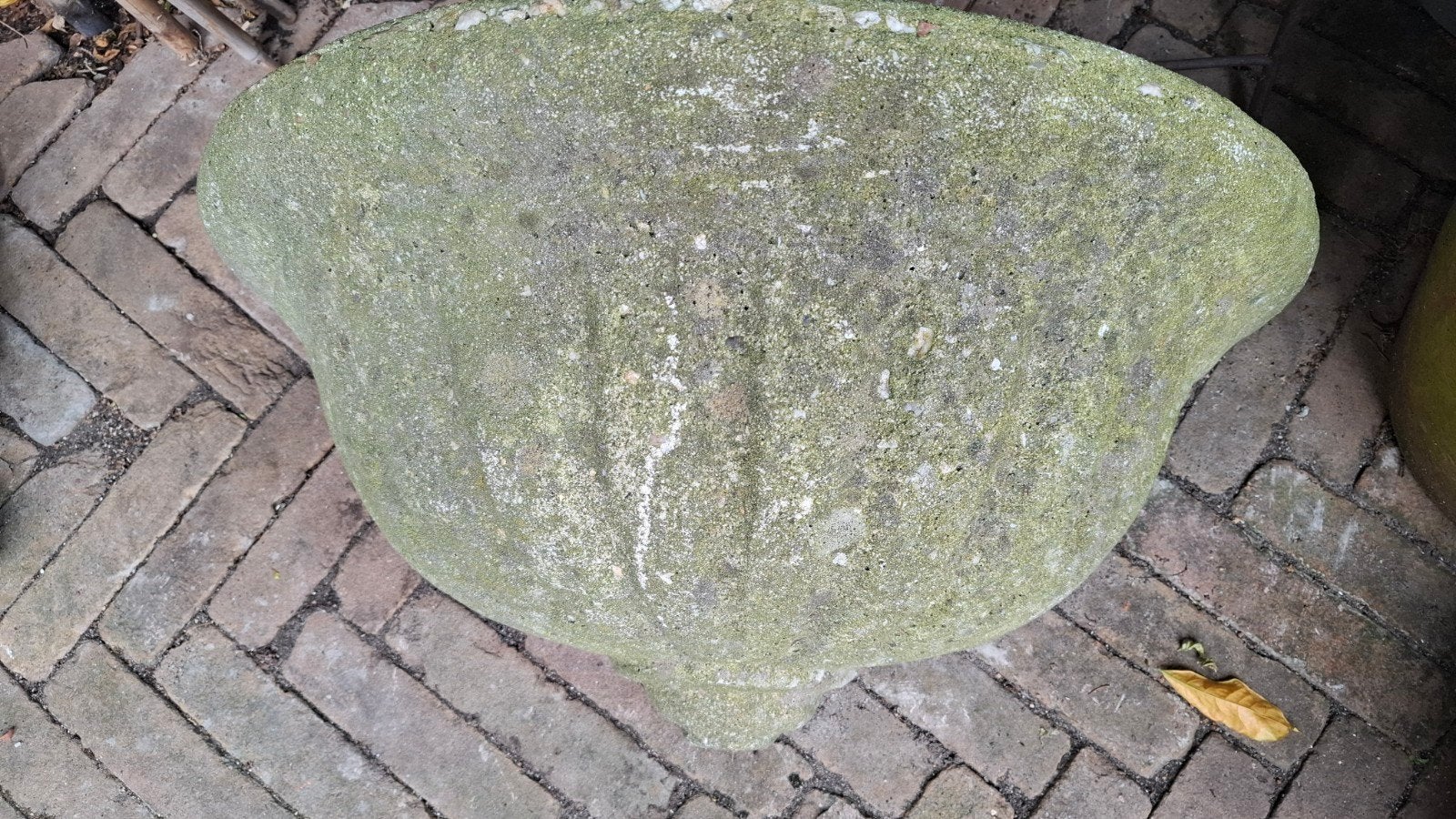 Grote stenen fontein als bloempot/plantenbak te gebruiken, Tuin en Terras, Ophalen, Gebruikt, Minder dan 30 cm, Balkon