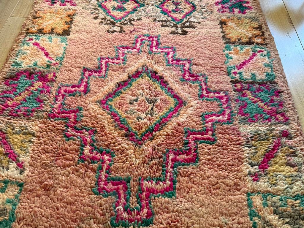 Vintage Marokkaanse loper van wol 416 x 115 cm – roze Berber, Crème, 1053ML, Amsterdam, 100 tot 150 cm, Info@bababoho.com