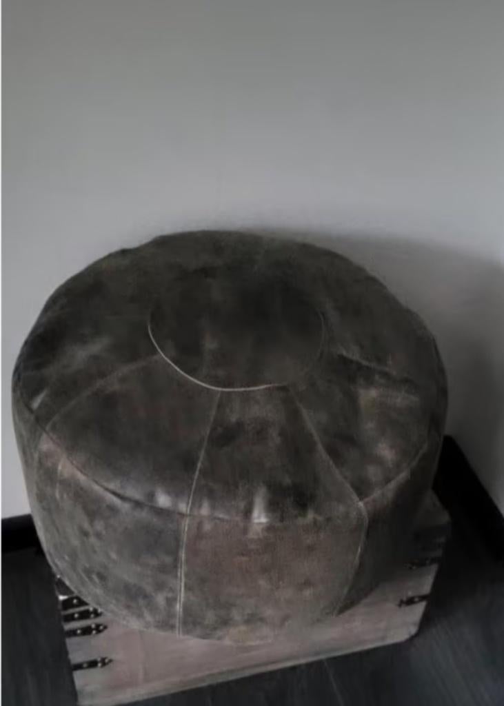 Mooie leren poef in goede staat, Ophalen, Minder dan 50 cm, Rond, Minder dan 50 cm