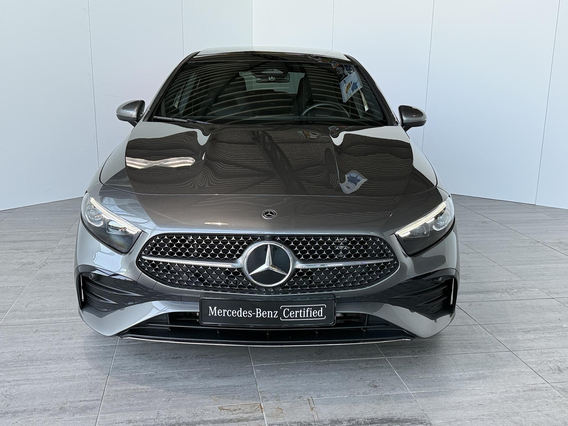 Mercedes-Benz A-klasse 180 Business Solution AMG | Achterrui, Auto's, Dealer onderhouden, Gebruikt, 4 cilinders, Origineel Nederlands