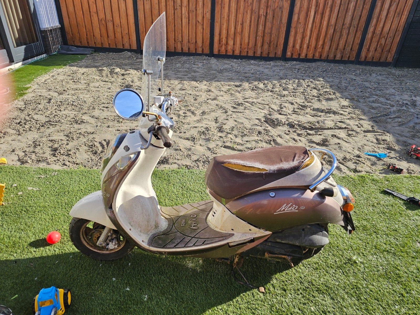 Sym Mio scooter - rijdt goed, kap- en zadelschade, Ophalen, Gebruikt, Mio