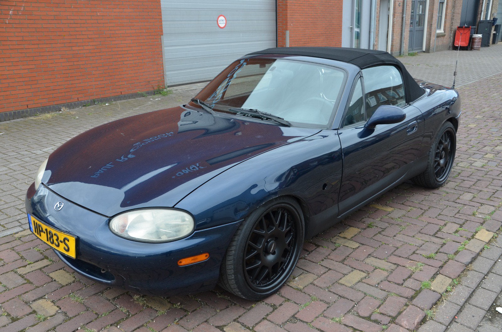Te koop: Mazda MX-5 NB (1999) Leuk project / Liefhebbersauto, Auto's, 40 €/maand, Cabriolet, Blauw, Handgeschakeld