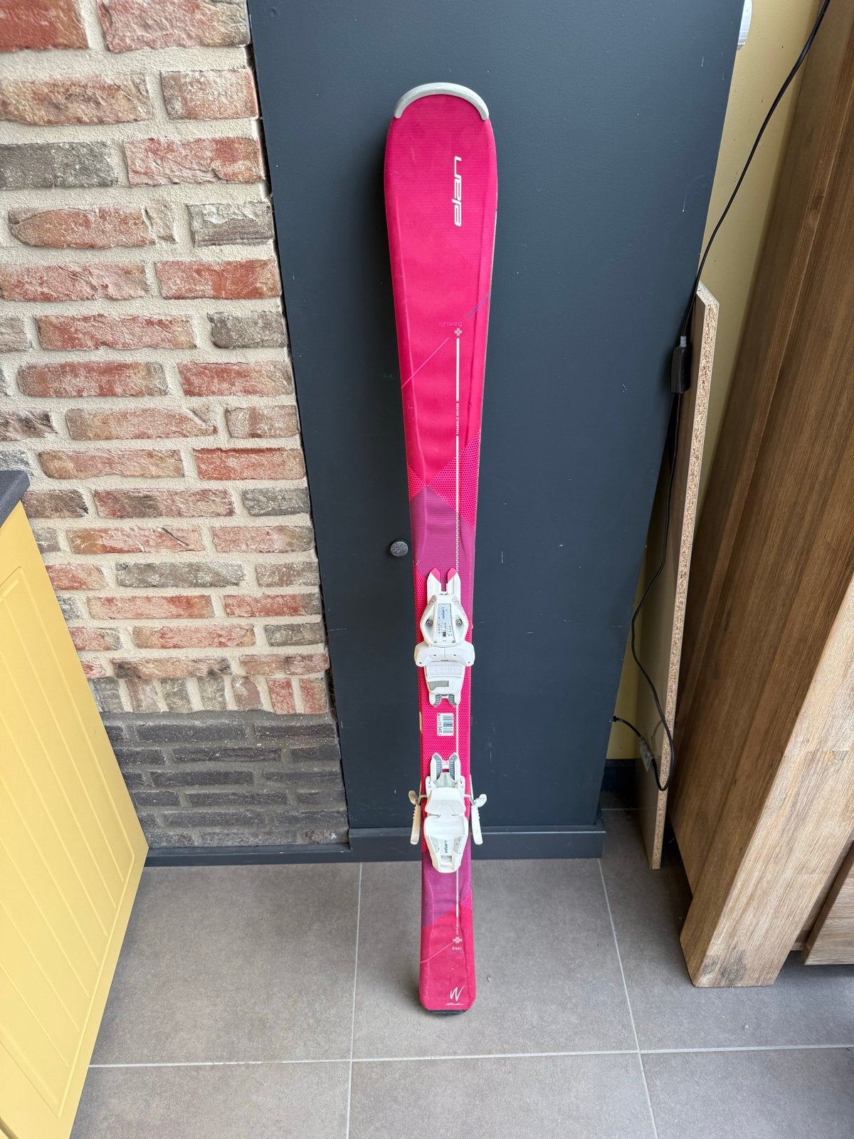 Elan Zest Ski's 146 cm - Roze met ELW 9.0 bindingen, Sport en Fitness, Skiën en Langlaufen, 140 tot 160 cm, Gebruikt, Skiën, Ski's