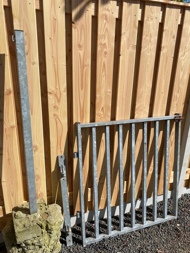 Gegalvaniseerd tuinhekje met betonvoet, 103x108 cm, Tuin en Terras, Ophalen, Met poort, Gebruikt, Tuinhek