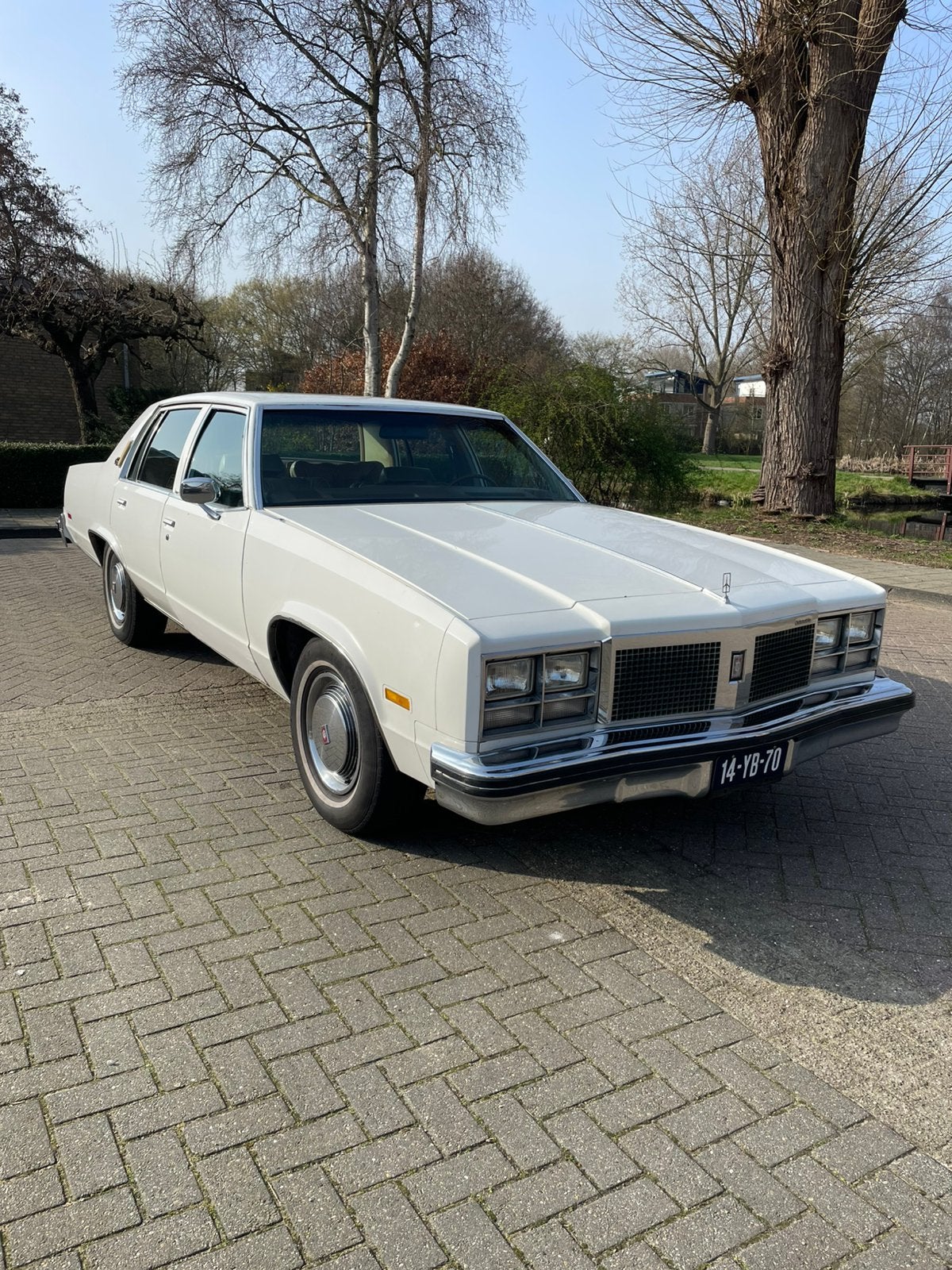 Oldsmobile 98 Regency 1977 met LPG, Automaat, Achterwielaandrijving, 6553 cc, Wit
