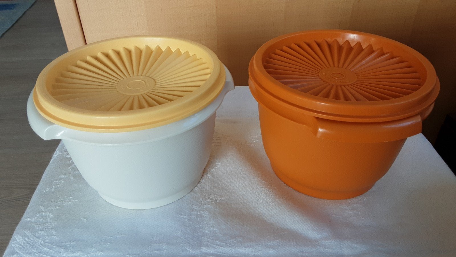 Twee voorraadpotjes van Tupperware met sterdeksel, Gebruikt, Bewaardoos, Oranje, Ophalen of Verzenden