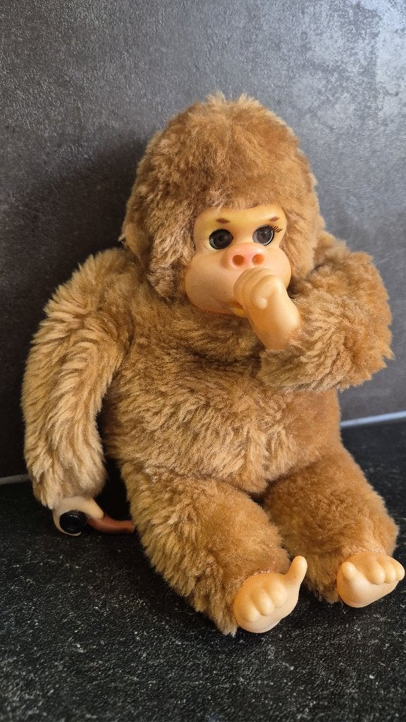 Vintage Monchhichi knuffel, Aap met pijp, 23 cm. 6B15, Tweedehands verkoop, Tweedehands verkoop, Gebruikt, Overige typen