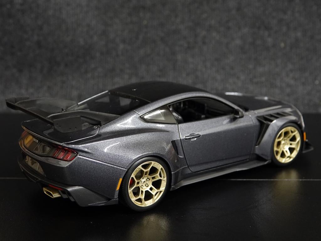 Maisto 1:18 2025 Ford Mustang GTD grijs metallic, Hobby en Vrije tijd, Modelauto's | 1:18, Maisto, Auto, Onbekend, Nieuw