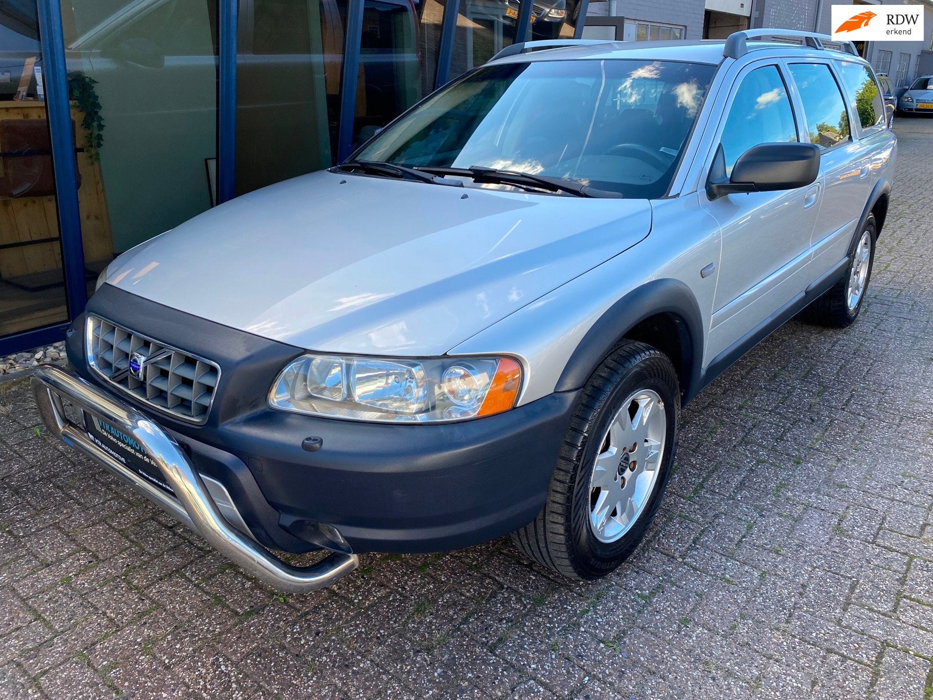 Volvo XC70 2.5 T Kinetic 4WD Automaat, Auto's, Volvo, Automaat, Zwart, 2521 cc, Origineel Nederlands
