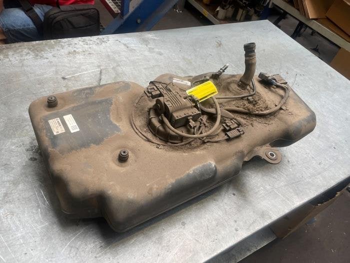 Adblue tank van een Mercedes ML-Klasse, Gebruikt, -, Ophalen of Verzenden, -