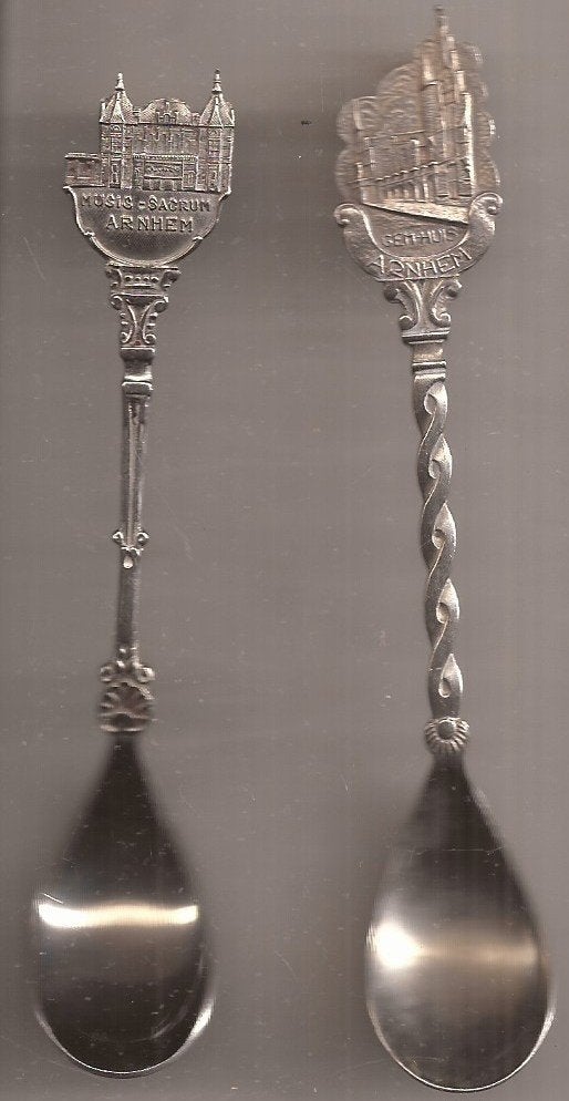2 lepeltjes Arnhem Gem. Huis en Musis Sacrum, Ophalen of Verzenden