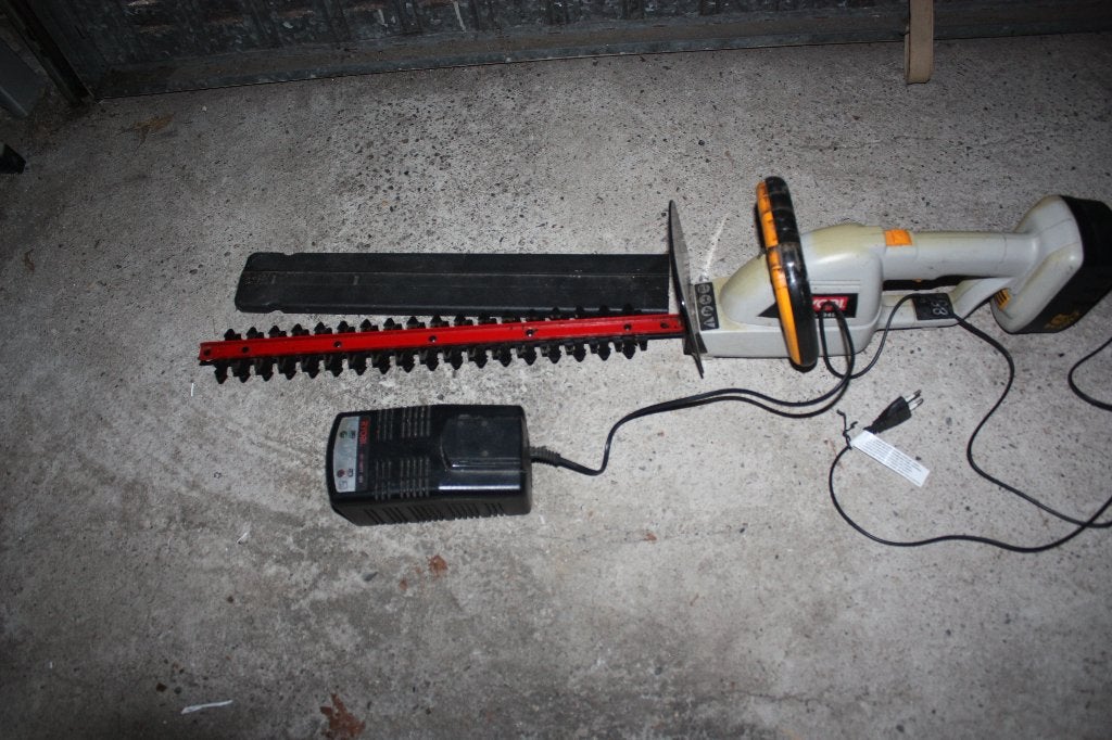 Te koop: Accu Heggenschaar met oplader, Ophalen, Gebruikt, Accu