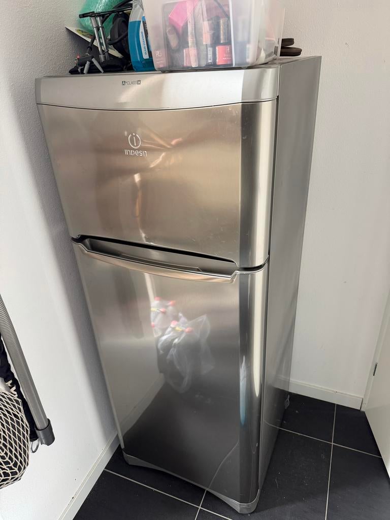 Indesit Koelkast met Vriezer - RVS Look, Witgoed en Apparatuur, Vriezers en Diepvrieskisten, Zo goed als nieuw, 160 cm of meer