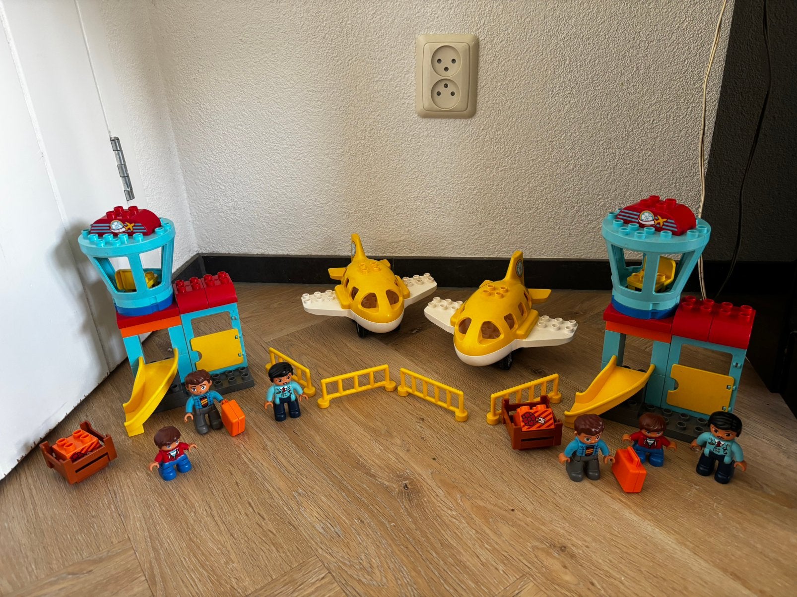 Duplo vliegveld set 10871 2x, Ophalen of Verzenden, Zo goed als nieuw, Duplo