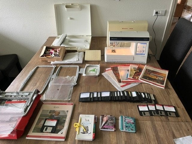 Husqvarna Designer 1 naai/borduurmachine in nieuwstaat, Hobby en Vrije tijd, Borduren en Borduurmachines, Machineborduren, Ophalen of Verzenden
