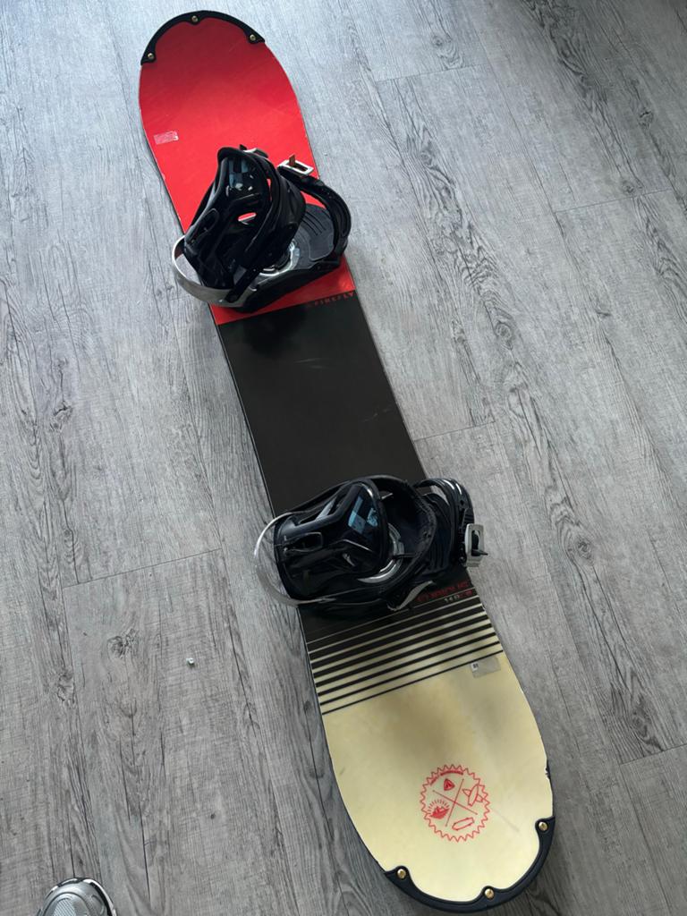 Snowboard met bindingen - Ideaal voor beginners, Sport en Fitness, Snowboarden, Ophalen of Verzenden, Gebruikt, Board