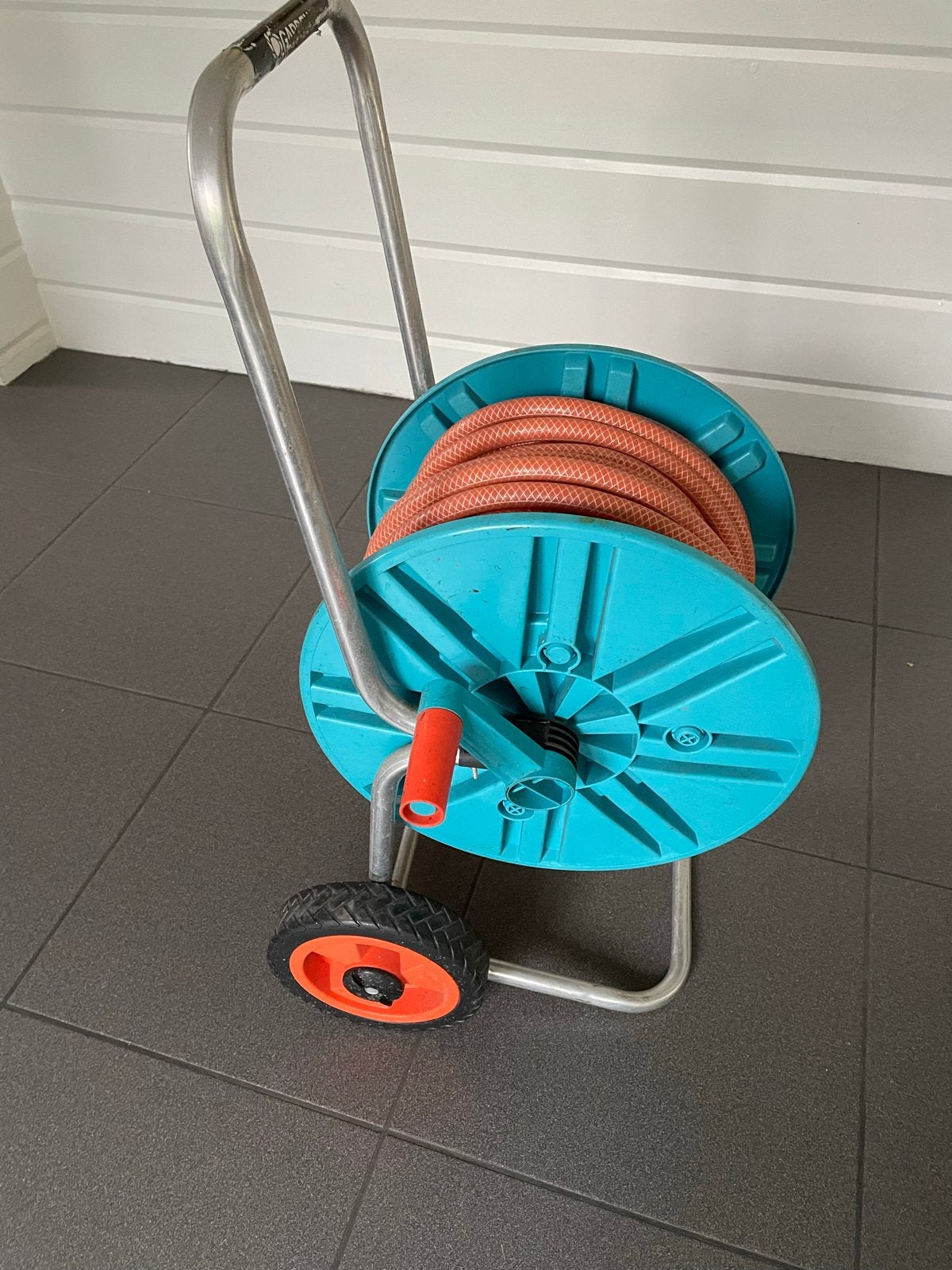 Gardena tuinslanghaspel met slang, Tuin en Terras, Ophalen, Gebruikt, Tuinslanghaspel