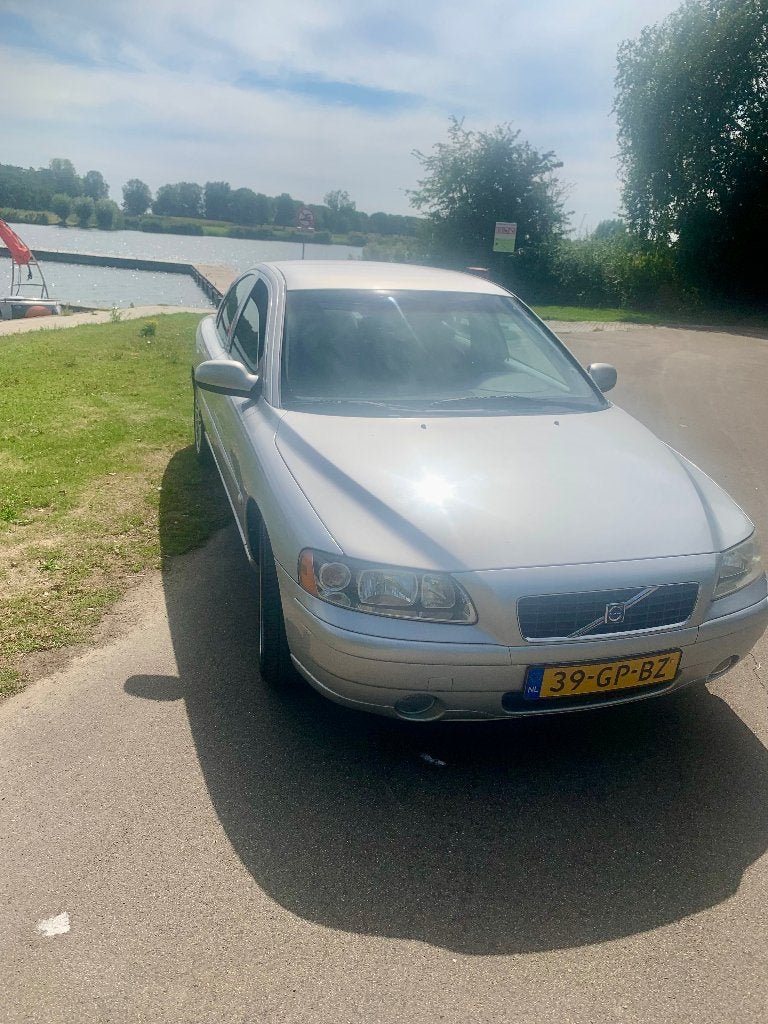 Volvo S60 2.4 140PK 2001 Zilver metallic, Auto's, Volvo, Stof, Metallic lak, S60, Origineel Nederlands