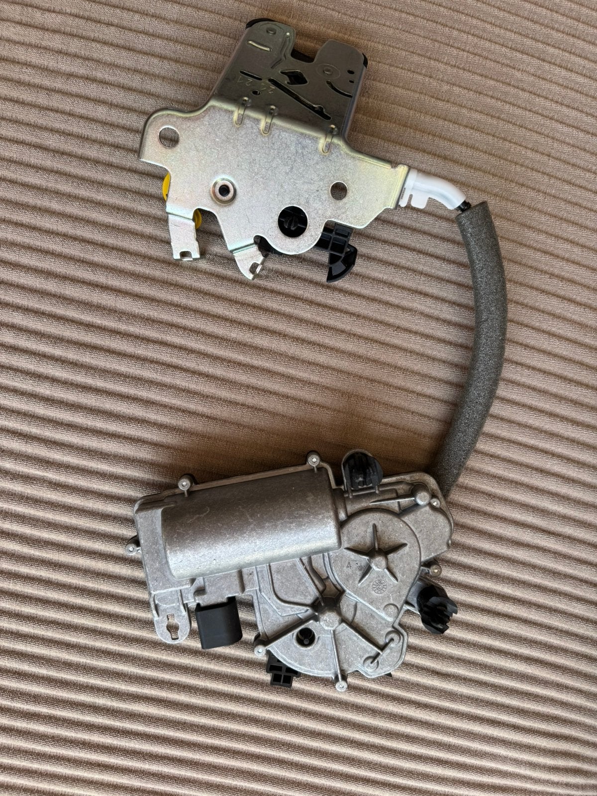Achterklep slot + sluitmotor VW/Audi/Škoda/Seat 5TA 827 887B, Auto-onderdelen, Elektronica en Kabels, Ophalen of Verzenden, Audi