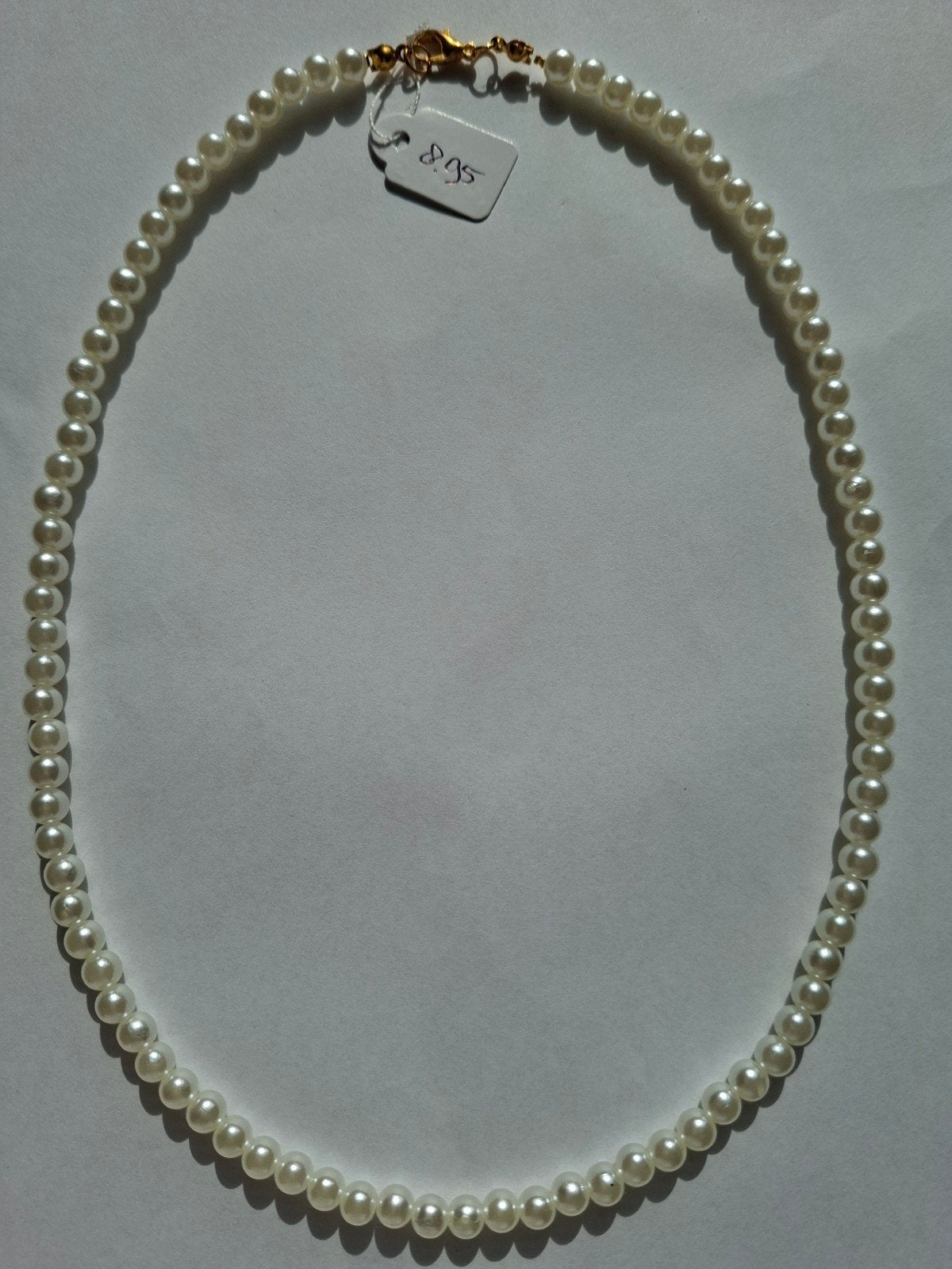 Elegante parelketting - 50 cm kleur wit goudkleurig slot, Sieraden, Tassen en Uiterlijk, Ophalen of Verzenden, Zo goed als nieuw