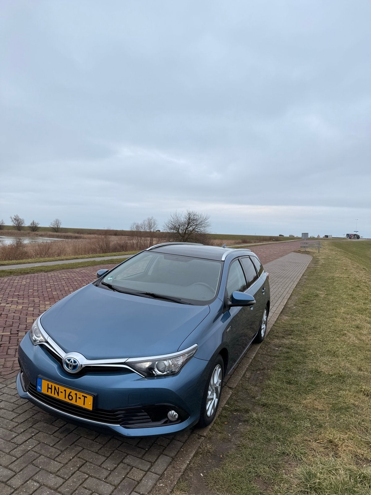 Toyota Auris 1.8 Hybrid Touring Sports CVT 2015 Blauw, Auto's, Toyota, 28 km/l, Zwart, 345 kg, Blauw