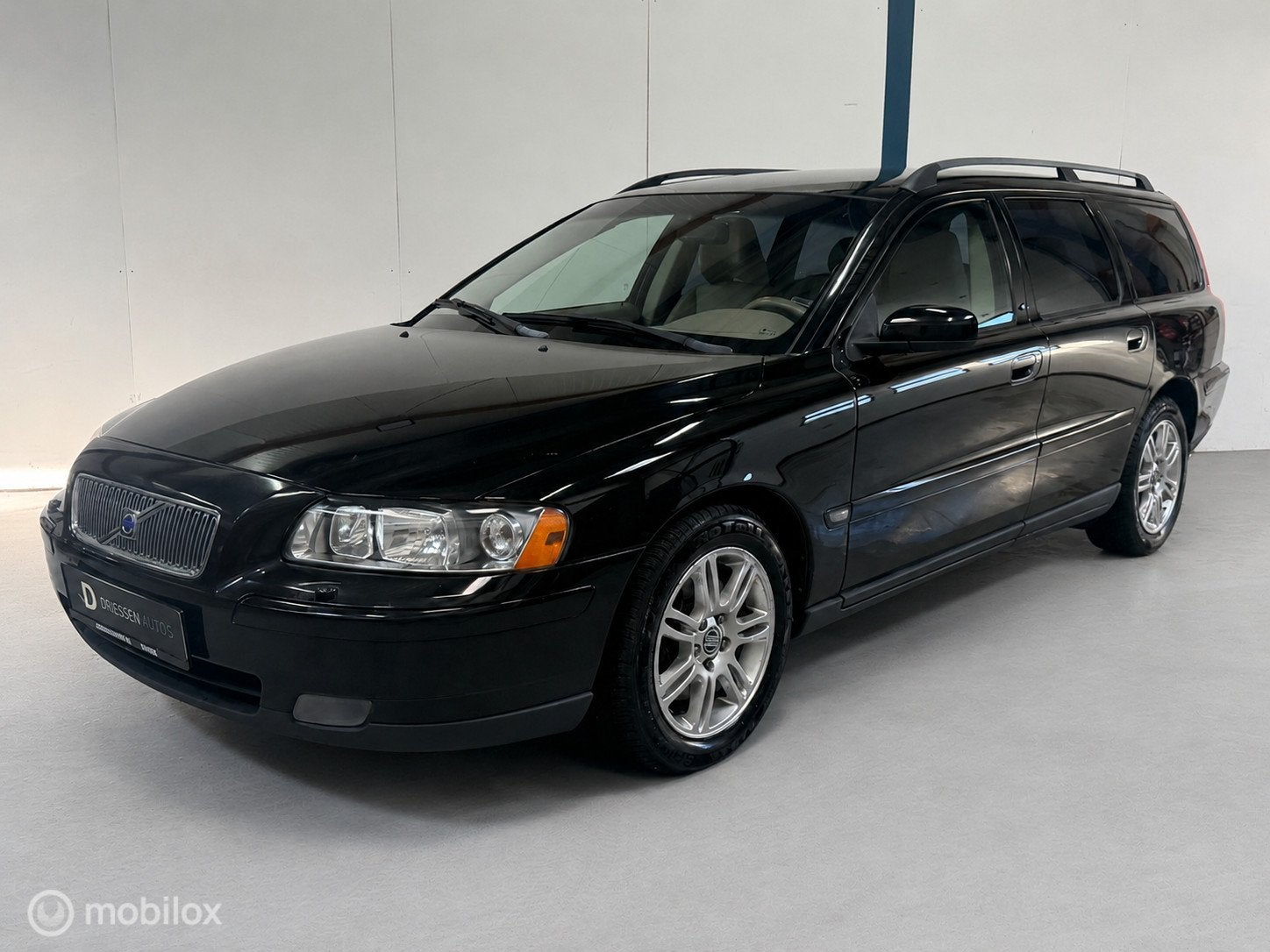 Volvo V70 2.5T Momentum AUTOMAAT / LEER, Auto's, 1525 kg, Gebruikt, 209 pk, Stoelverwarming