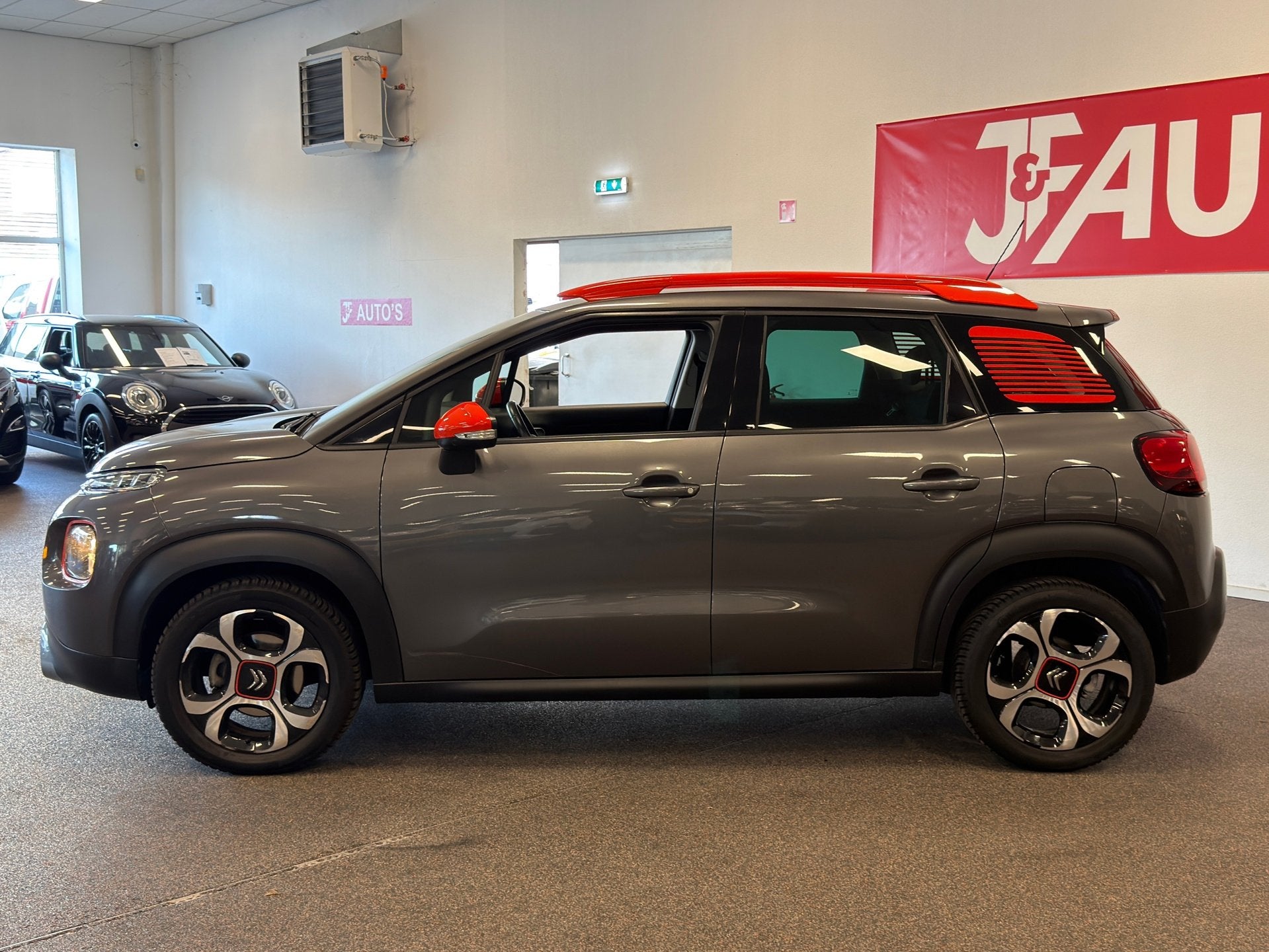 Citroen C3 AIRCROSS 1.2 PureTech S&S Shine NAVI, CAMERA, CAR, Auto's, Gebruikt, Verwarmde buitenspiegels, Bedrijf, 600 kg