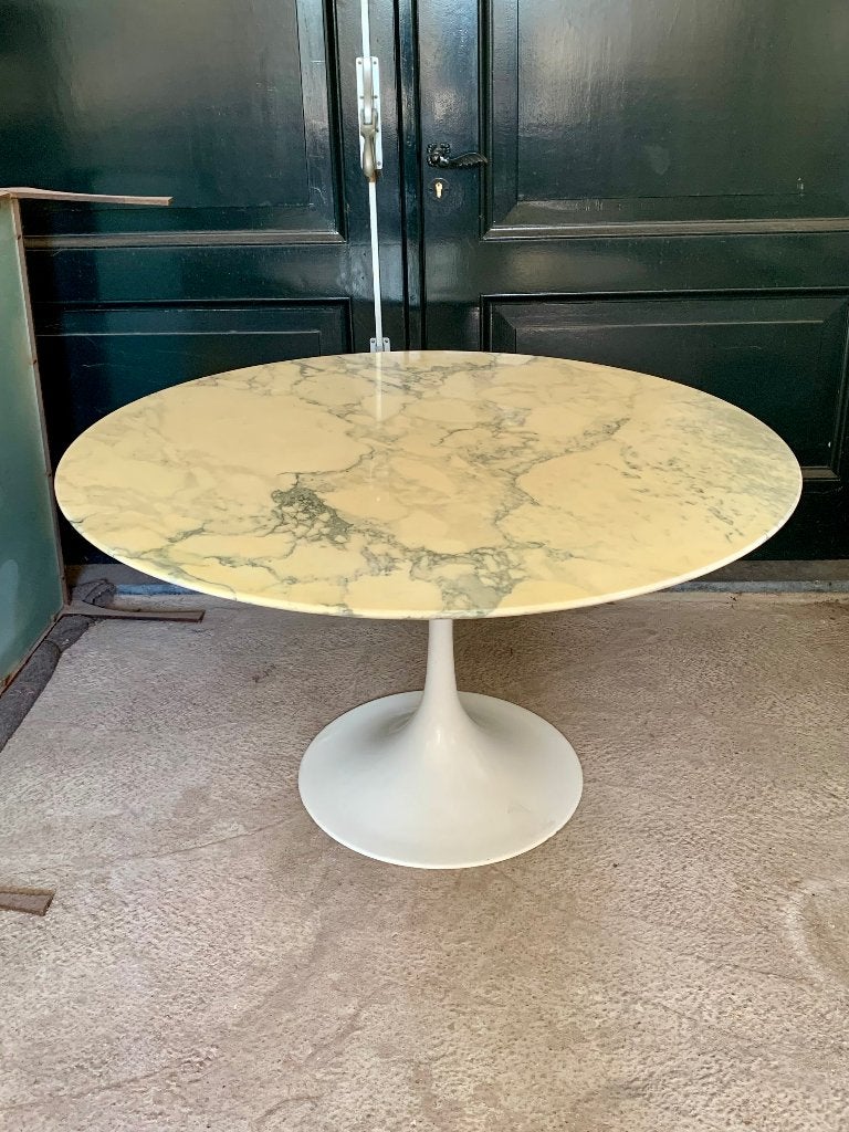 Vintage Eero Saarinen tafel in Carrara marmer met tulpvoet, Huis en Inrichting, Ophalen, Gebruikt, Overige materialen, Rond