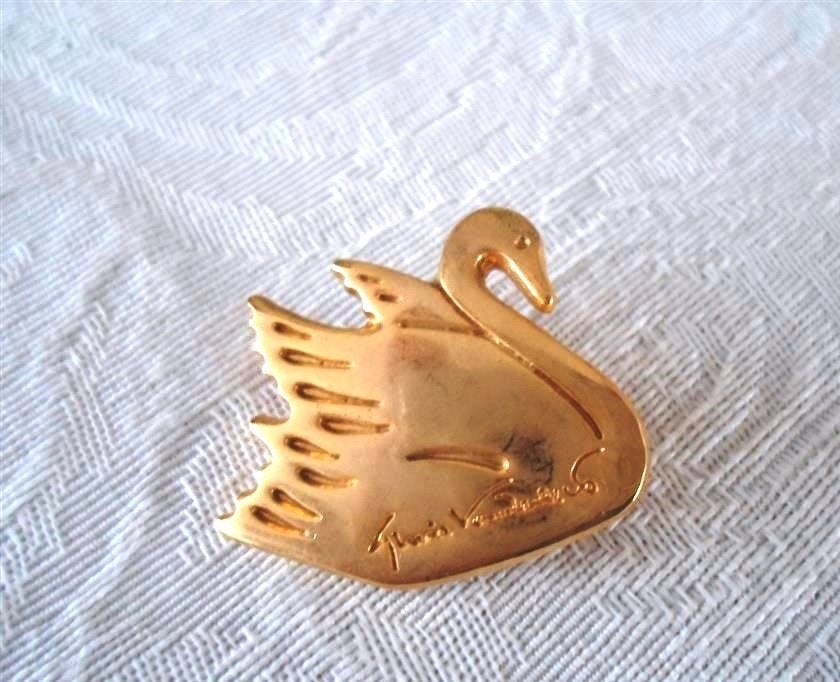 Broche Gloria Vanderbilt. Goldplated. Zwaan. Parfum broche., Ophalen of Verzenden, Nieuw, Goud, Overige materialen