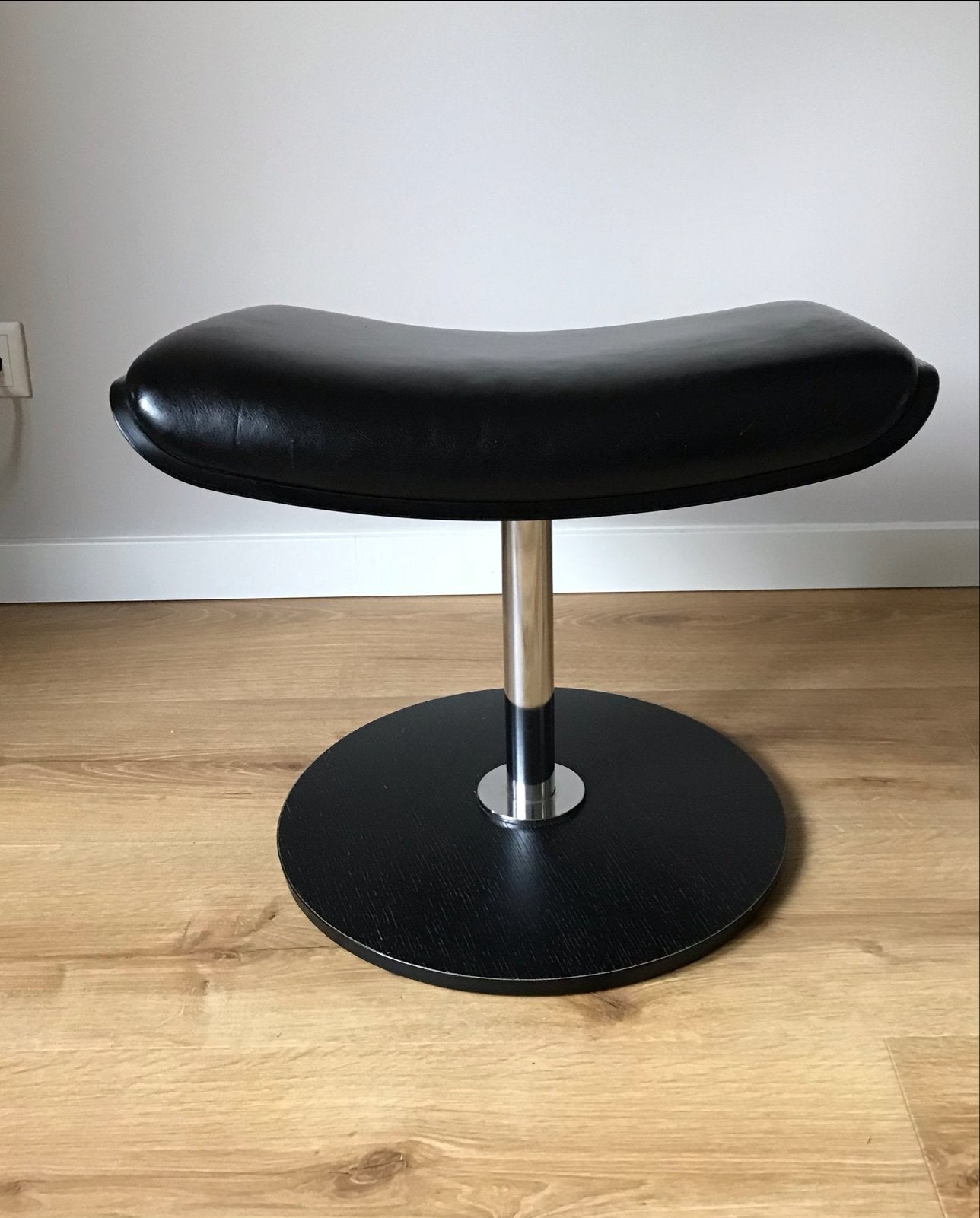 Farstrup voetenbankje / poef - Zwart leer en hout, Ophalen, Gebruikt, Minder dan 50 cm, Ovaal